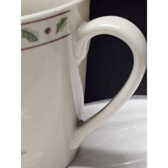 Set Of 6 Vintage Merry Brite 4” Porcelain CHRISTMAS POINSETTIA & HOLLY Mugs - Picture 6 of 7